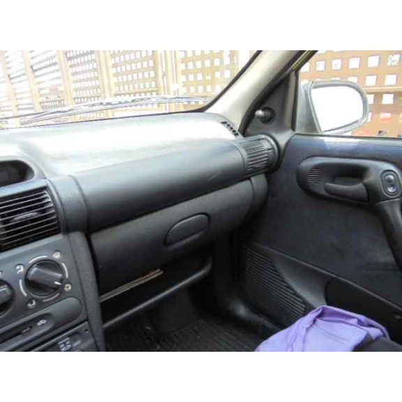 opel corsa b del año 2000