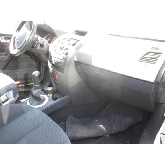 renault megane ii classic berlina del año 2004