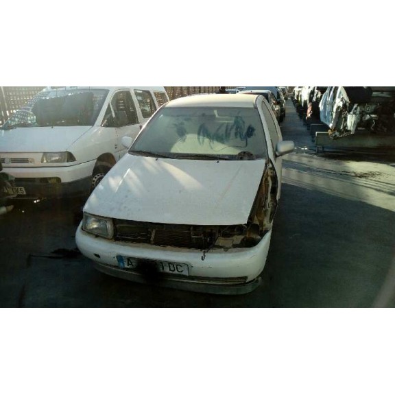 volkswagen polo berlina (6n1) del año 1996