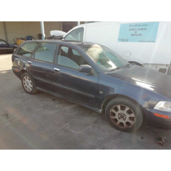 volvo v40 familiar del año 2001