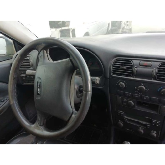 volvo v40 familiar del año 2001