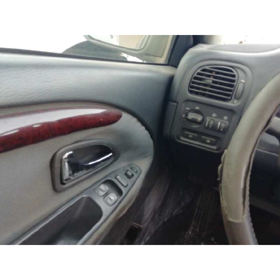 volvo v40 familiar del año 2001