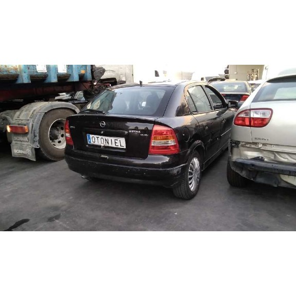 opel astra g berlina del año 2000