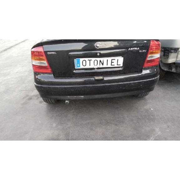 opel astra g berlina del año 2000