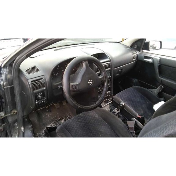 opel astra g berlina del año 2000