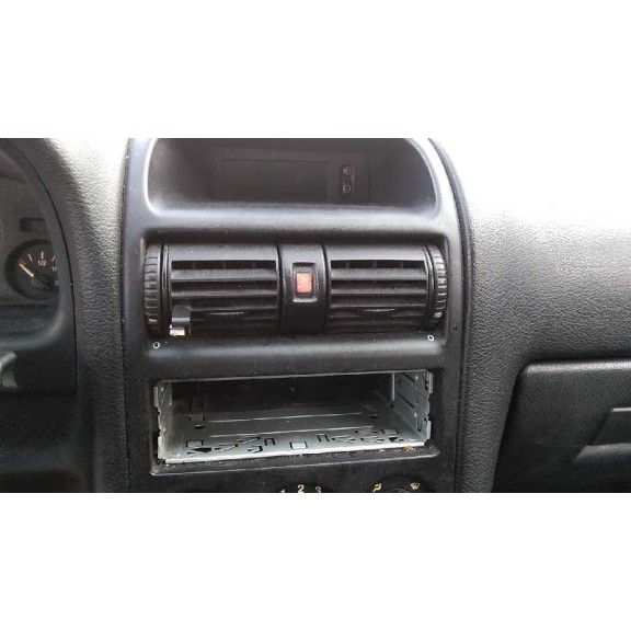 opel astra g berlina del año 2000