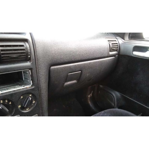 opel astra g berlina del año 2000