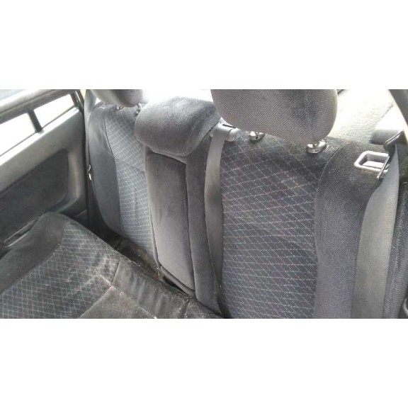 opel astra g berlina del año 2000