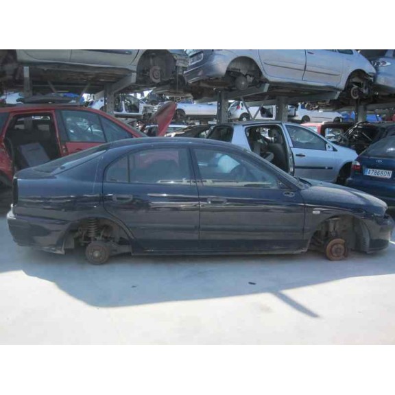 mitsubishi carisma berlina 5 (da0) del año 2000