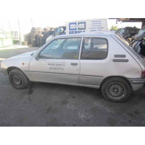 peugeot 205 berlina del año 1998