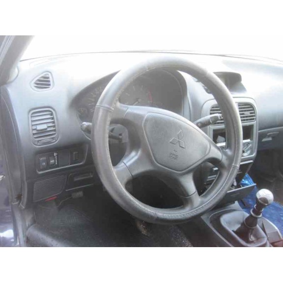 mitsubishi carisma berlina 5 (da0) del año 2000