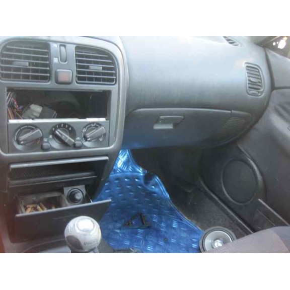 mitsubishi carisma berlina 5 (da0) del año 2000