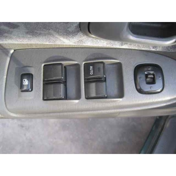 mazda 323 berlina f/s (bj) del año 1998