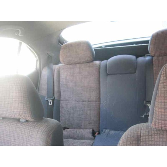 mitsubishi carisma berlina 5 (da0) del año 2000