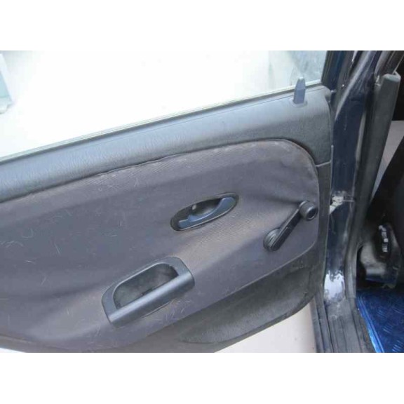 mitsubishi carisma berlina 5 (da0) del año 2000