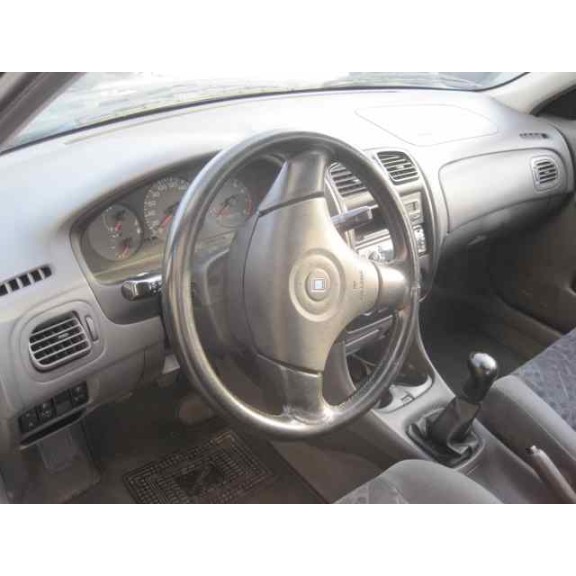 mazda 323 berlina f/s (bj) del año 1998