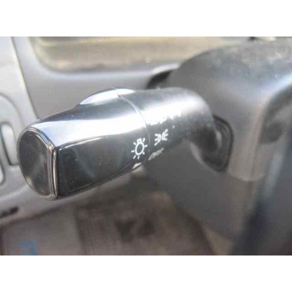 mazda 323 berlina f/s (bj) del año 1998