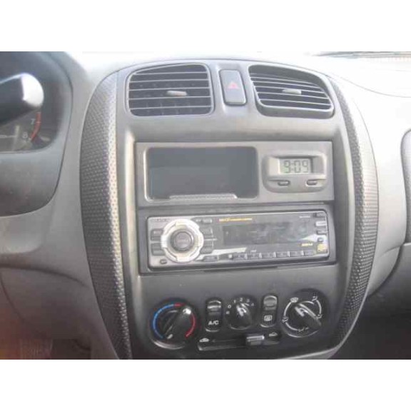 mazda 323 berlina f/s (bj) del año 1998