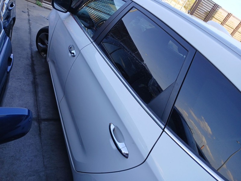 Recambio de puerta trasera izquierda para kia carens iv 1.7 crdi referencia OEM IAM 77003A4000  