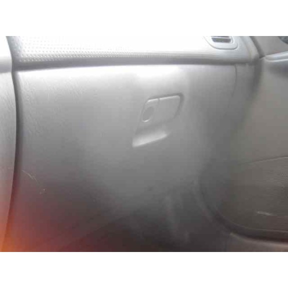 mazda 323 berlina f/s (bj) del año 1998