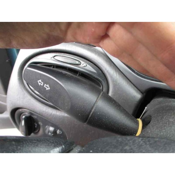 ford focus berlina (cak) del año 2001