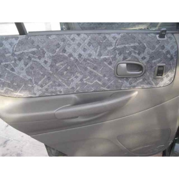 mazda 323 berlina f/s (bj) del año 1998