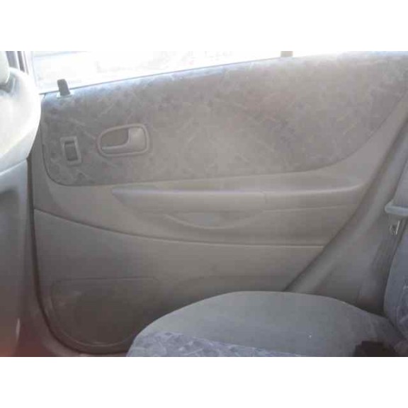 mazda 323 berlina f/s (bj) del año 1998