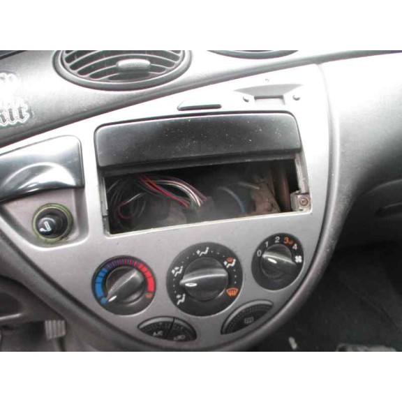 ford focus berlina (cak) del año 2001