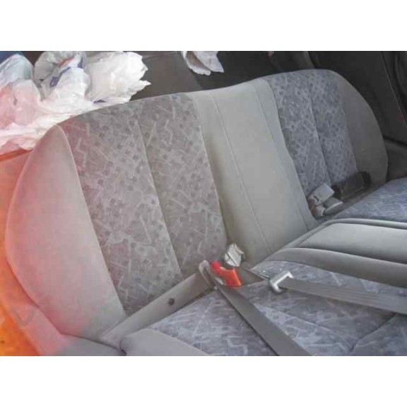 mazda 323 berlina f/s (bj) del año 1998