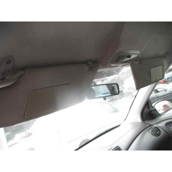 ford focus berlina (cak) del año 2001