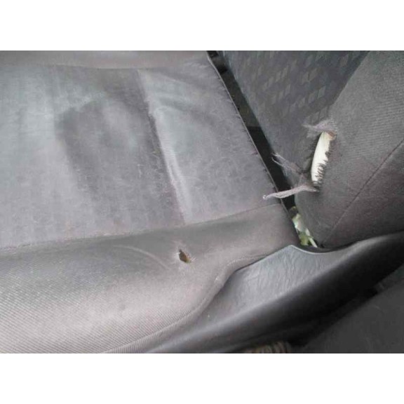 ford focus berlina (cak) del año 2001