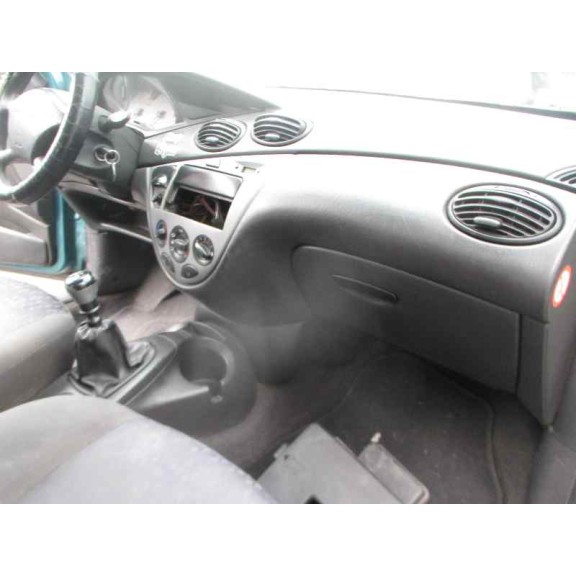 ford focus berlina (cak) del año 2001
