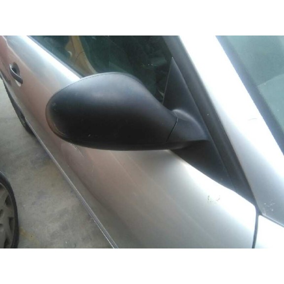 seat ibiza (6l1) del año 2002