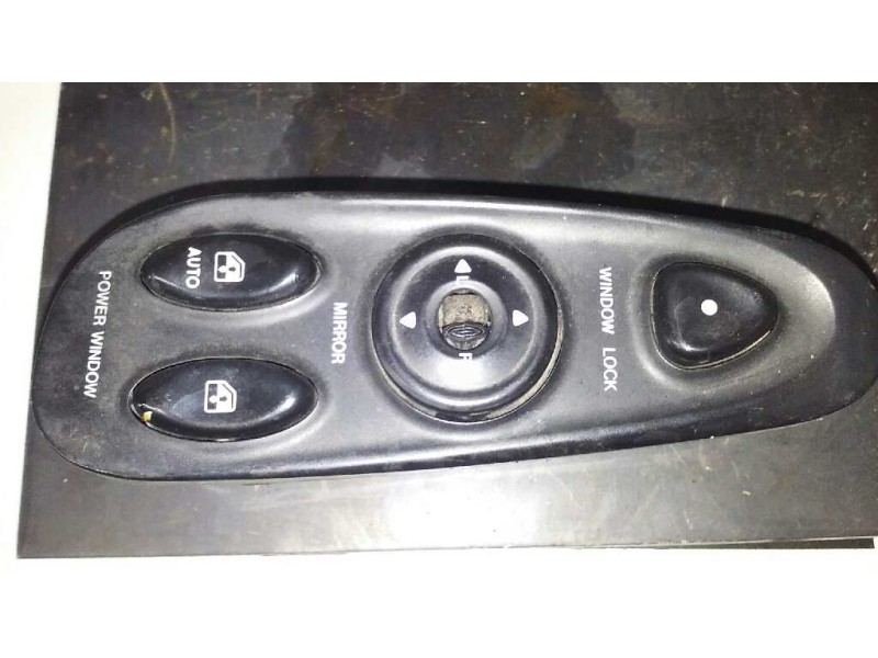 Recambio de mando elevalunas delantero izquierdo para hyundai coupe (j2) 1.6 fx coupe referencia OEM IAM 935702700A  