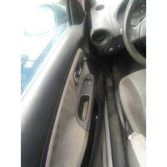 seat ibiza (6l1) del año 2002