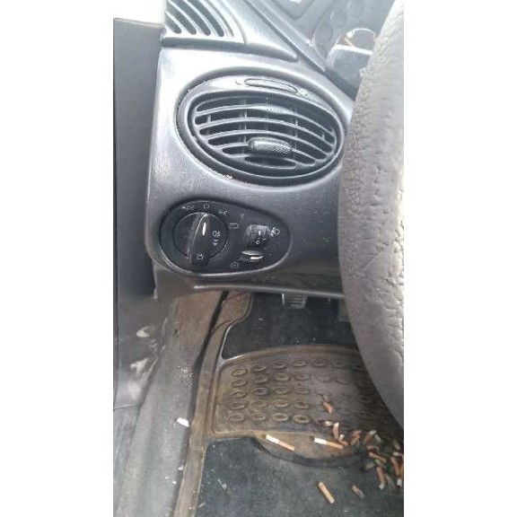 ford focus berlina (cak) del año 1999