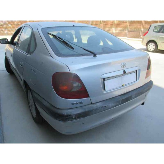 toyota avensis berlina (t 22) del año 2000