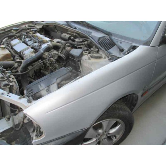 toyota avensis berlina (t 22) del año 2000