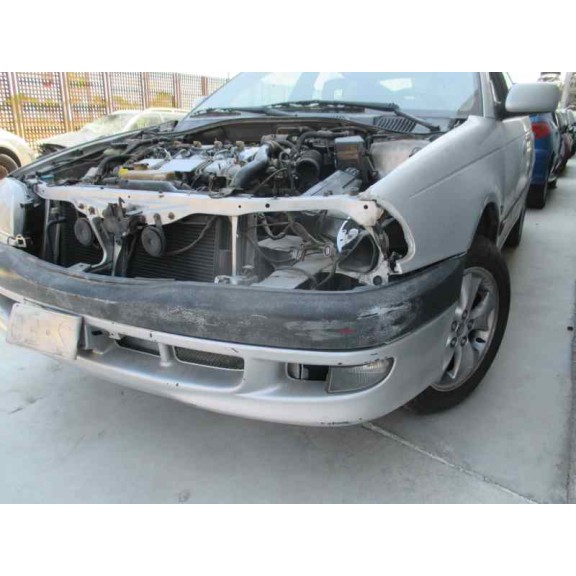 toyota avensis berlina (t 22) del año 2000