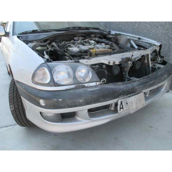 toyota avensis berlina (t 22) del año 2000