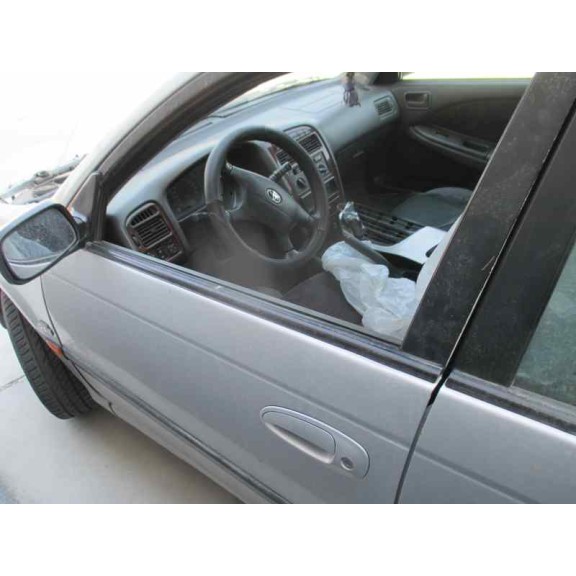 toyota avensis berlina (t 22) del año 2000