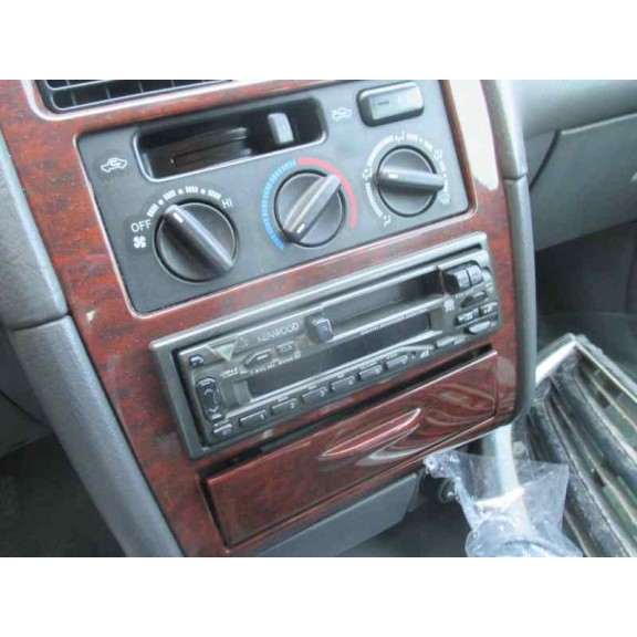 toyota avensis berlina (t 22) del año 2000