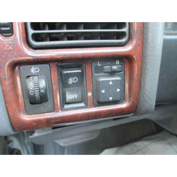 toyota avensis berlina (t 22) del año 2000