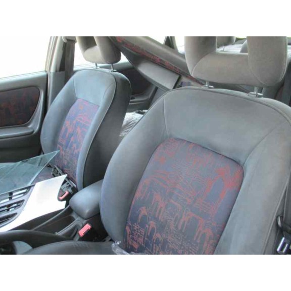 toyota avensis berlina (t 22) del año 2000