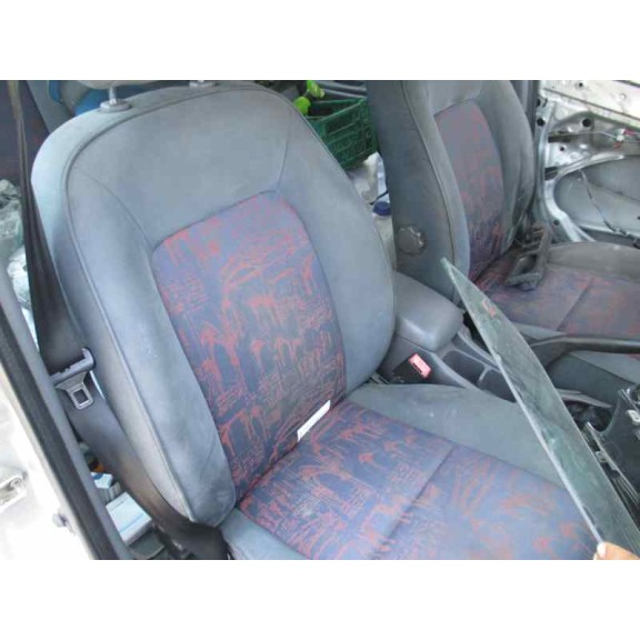 toyota avensis berlina (t 22) del año 2000