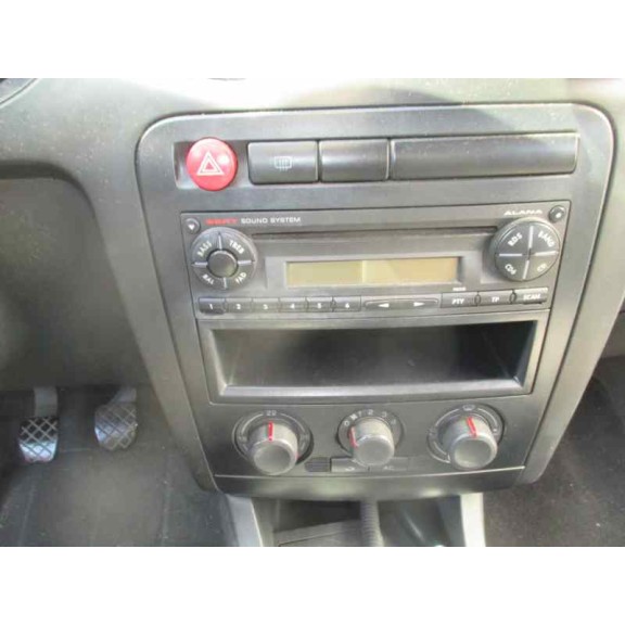 seat ibiza (6l1) del año 2003