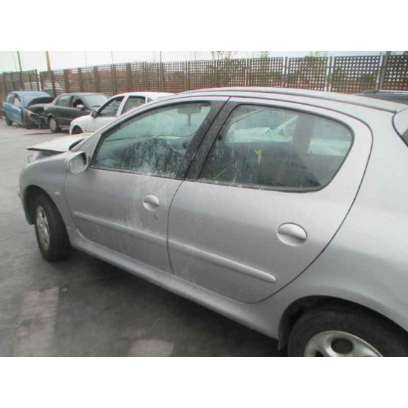 peugeot 206 berlina del año 2000