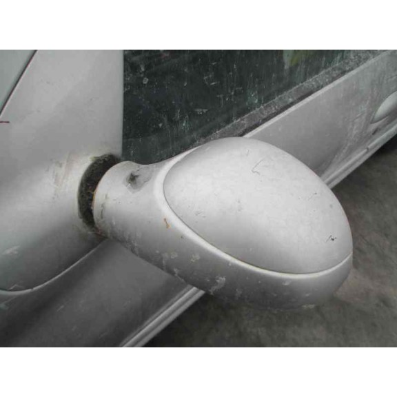 peugeot 206 berlina del año 2000