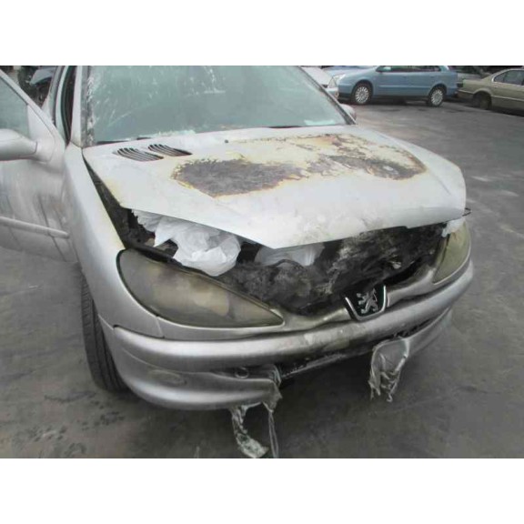 peugeot 206 berlina del año 2000