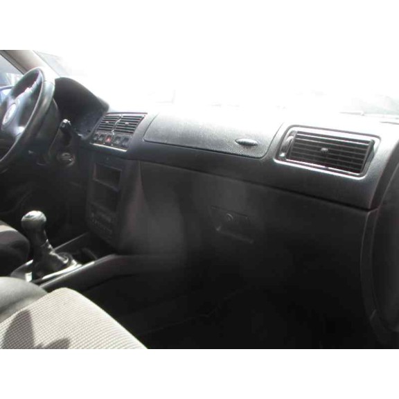 volkswagen golf iv berlina (1j1) del año 1999